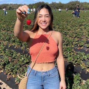 Meet your Posher, Cynthia